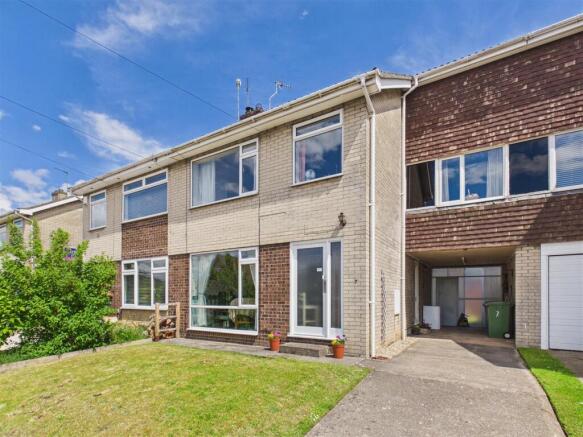 4 bed property, in Bridge Road, £199,950