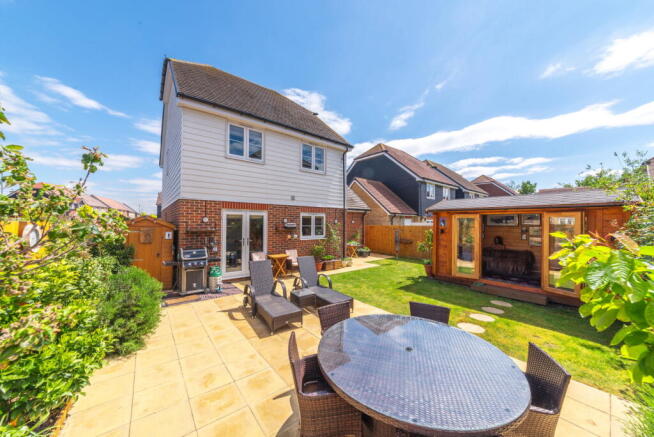 3 bed property, in Makin Drive, £395,000