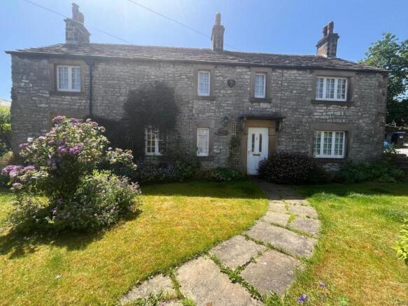 4 bed property, in Main Street, £525,000