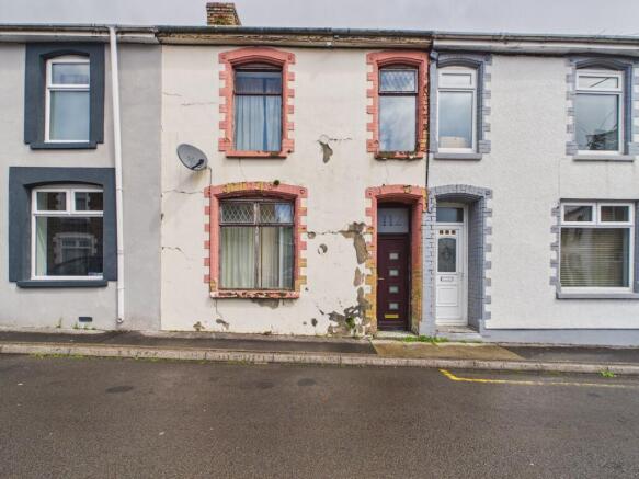 3 bed property, in Pennant Street, £110,000