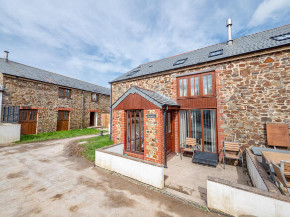 2 bed property, in Whalesborough, £250,000