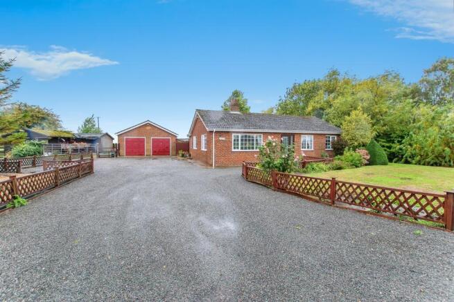 3 bed property, in Tydd Low Road, £475,000