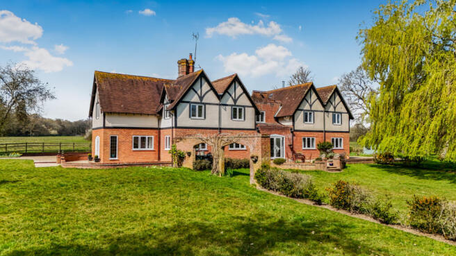 7 bed property, in Sandleheath, £1,850,000