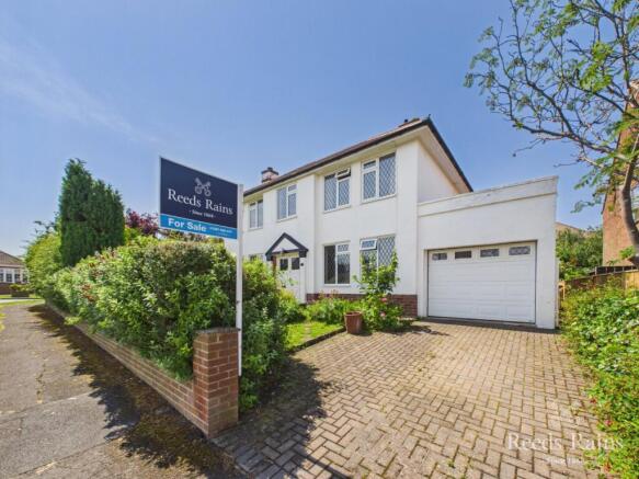 4 bed property, in Hob Hill Close, £420,000