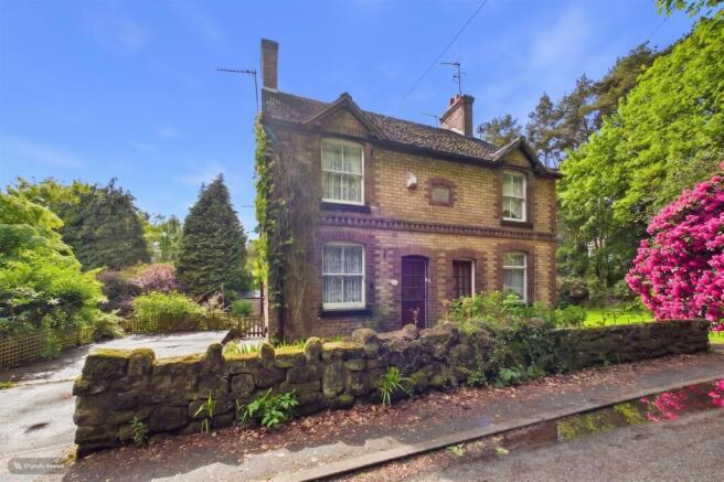 3 bed property, in Cotton Lane, £325,000