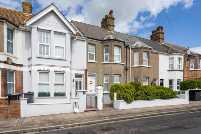 3 bed property, in Victoria Avenue, £265,000