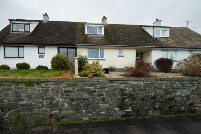 2 bed property, in Main Street, £95,000