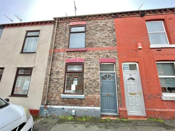 2 bed property, in Greenway Road, £110,000