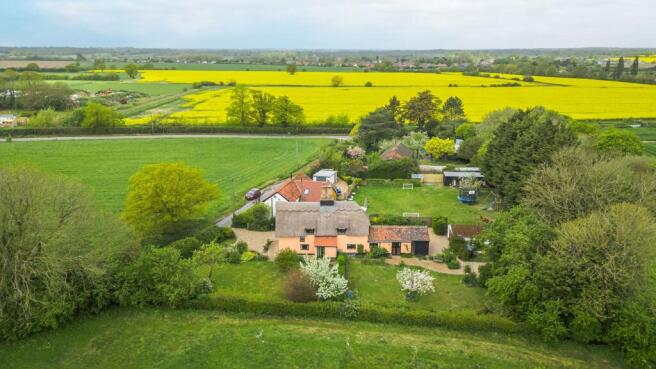 3 bed property, in Beautifully Restored Cottage with Spacious, £600,000