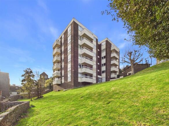 1 bed property, in Shrubbery Road, £185,000