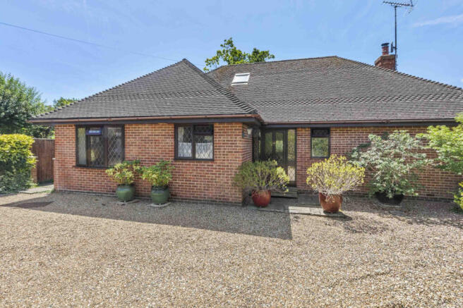3 bed property, in West Ridge, £825,000