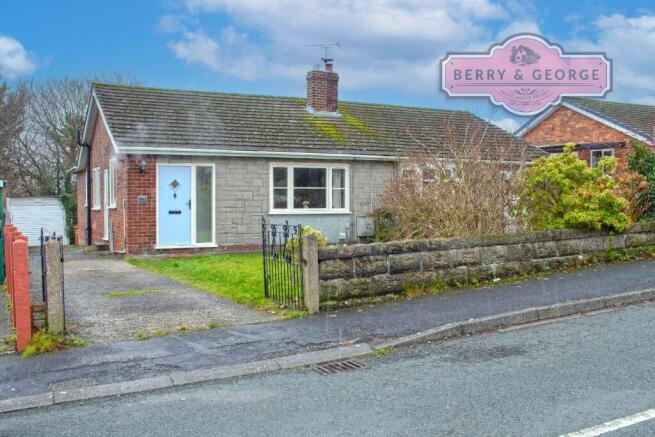 2 bed property, in Moorcroft, £215,000