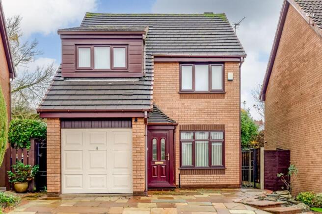 4 bed property, in Gategill Grove, £300,000
