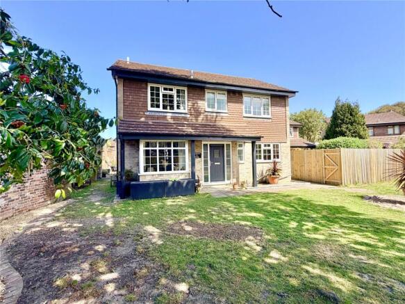 4 bed property, in Clarendon Park, £825,000