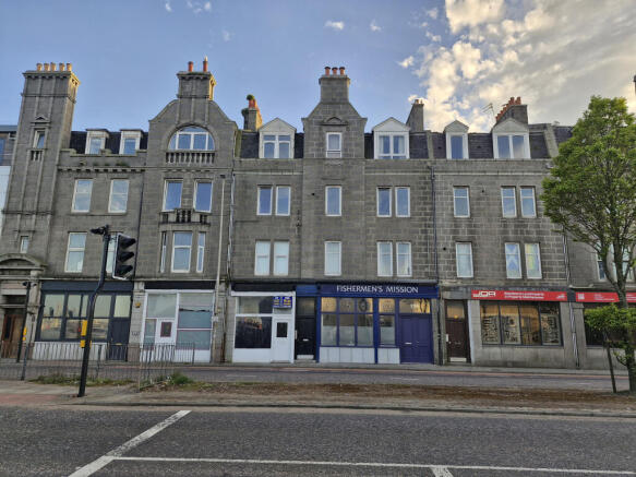 2 bed property, in Attic Floor, £39,500