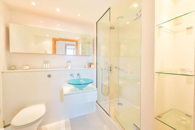2 bed property, in West India Quay, £500,000