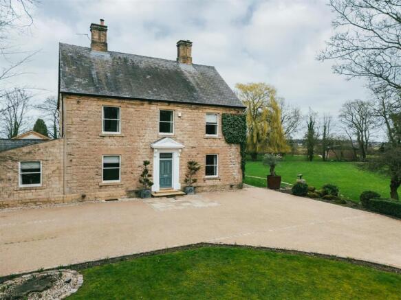 5 bed property, in Manor Drive, £1,450,000