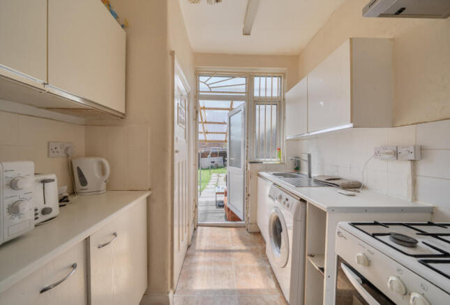 3 bed property, in Wakemans Hill Avenue, £525,000