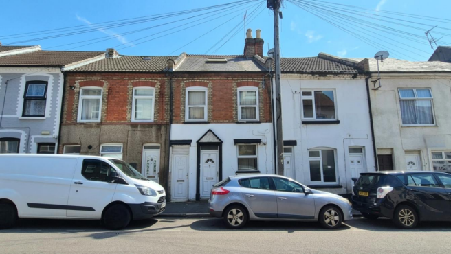 1 bed property, in Stanley Street, £75,000