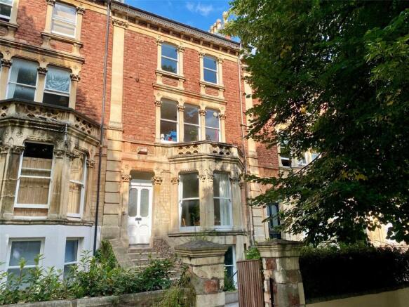 5 bed property, in Hanbury Road, £585,000