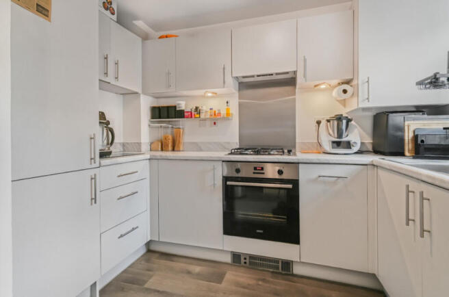 2 bed property, in Hurrier Grove, £160,000