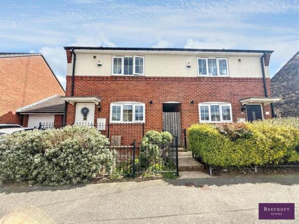 2 bed property, in Park Road, £135,000