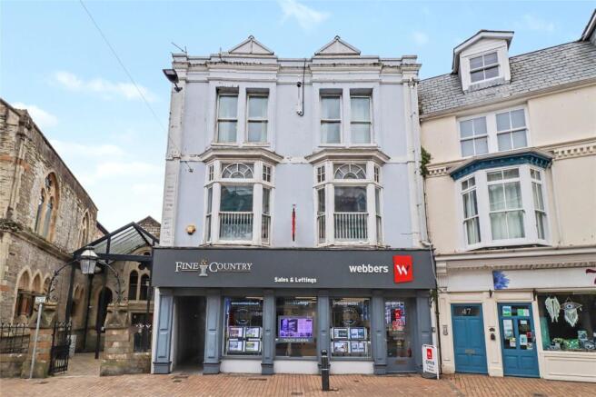 2 bed property, in High Street, £135,000
