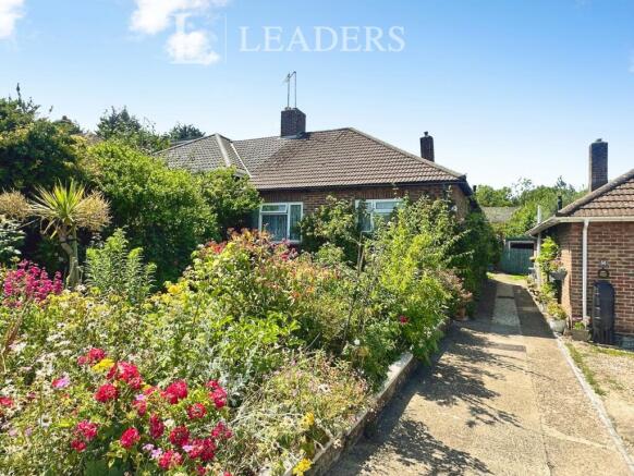 2 bed property, in Brooklands Road, £280,000