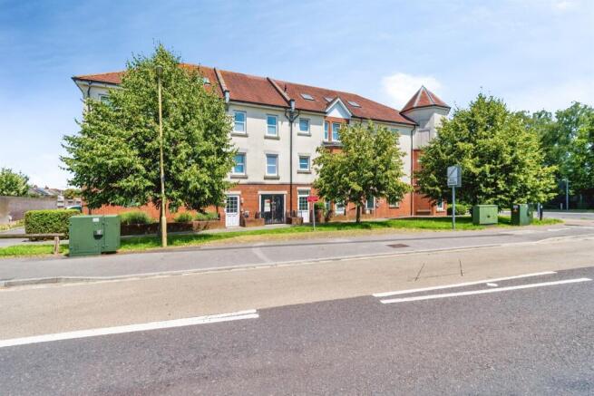 3 bed property, in Southampton Road, £175,000