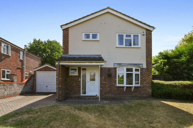 3 bed property, in Oaklands, £385,000