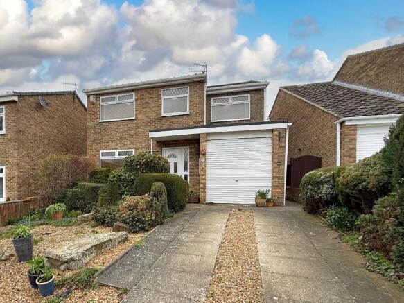 4 bed property, in Cattistock Close, £285,000