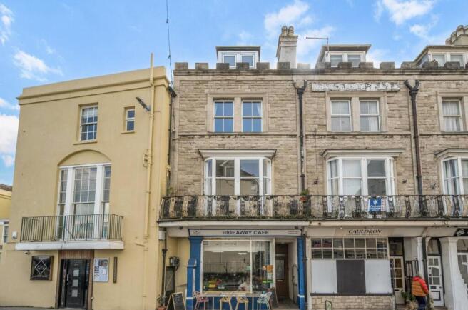 2 bed property, in High Street, £295,000