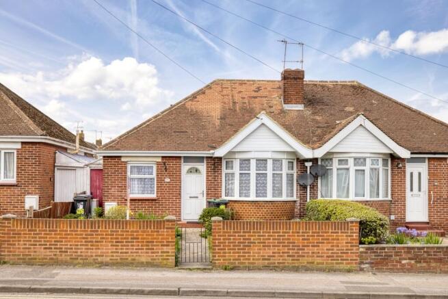 2 bed property, in Newington Road, £230,000