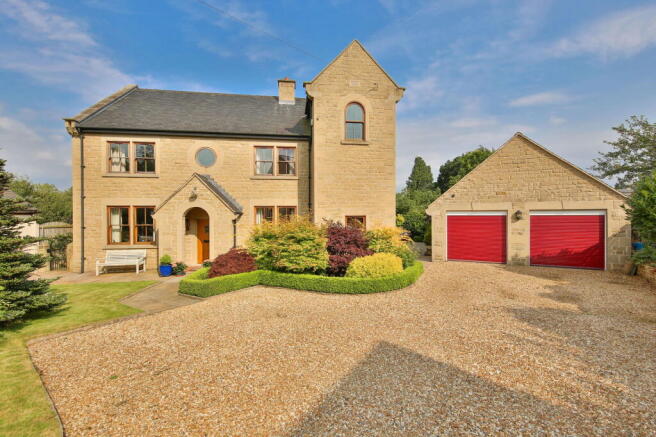 4 bed property, in Holymoor Road, £945,000