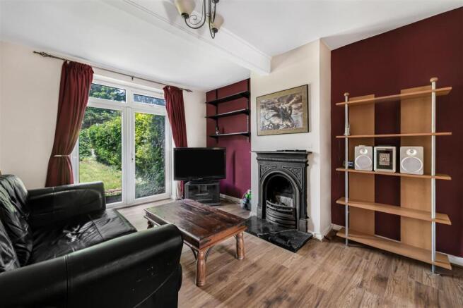 2 bed property, in Reigate Avenue, £425,000