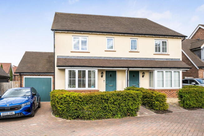 3 bed property, in Doric Avenue, £475,000