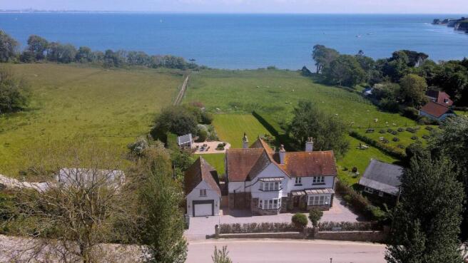 5 bed property, in Manor Road, £2,995,000