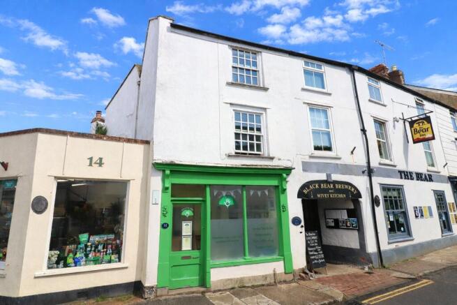 2 bed property, in North Street, £195,000