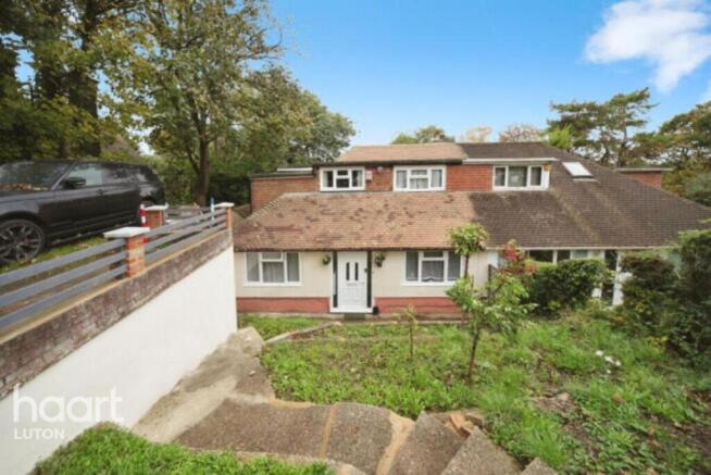 5 bed property, in Hart Hill Lane, £520,000