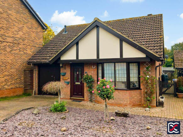 2 bed property, in Stuart Close, £340,000
