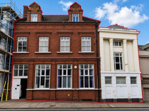 13 bed property, in Market Hill, £900,000