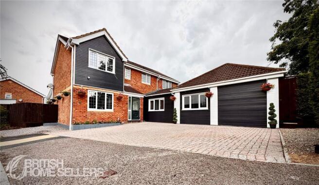 7 bed property, in Augustus Way, £585,000