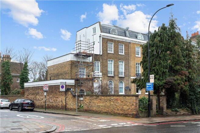 2 bed property, in Brixton Road, £475,000