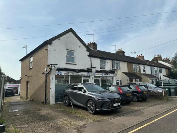 3 bed property, in New Road, £900,000