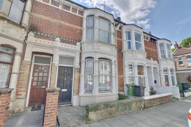 5 bed property, in Liss Road, £280,000