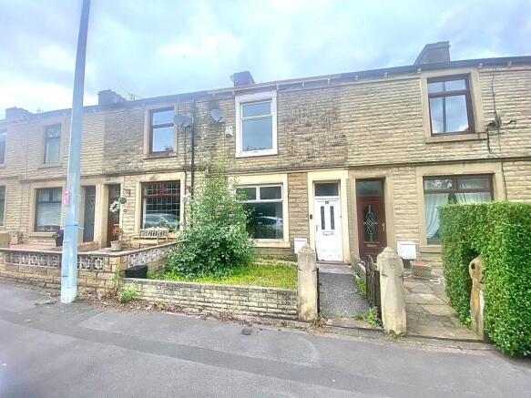 2 bed property, in Blackburn Road, £110,000