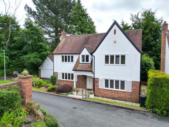 4 bed property, in Meadscroft Drive, £1,300,000