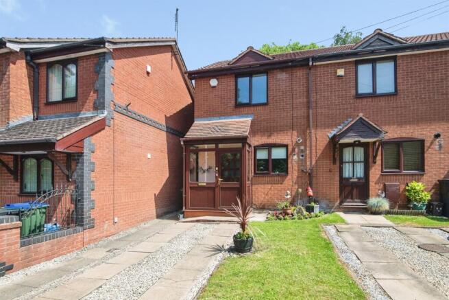 2 bed property, in Railway Street, £210,000