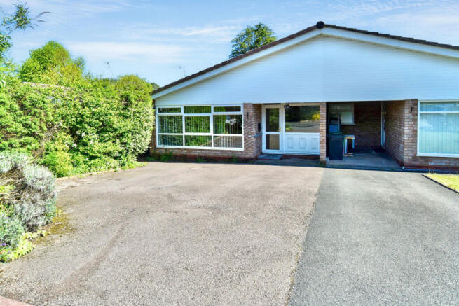 2 bed property, in Arundel Drive, £220,000