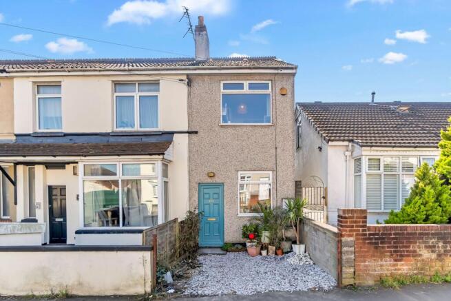 1 bed property, in Toronto Road, £255,000